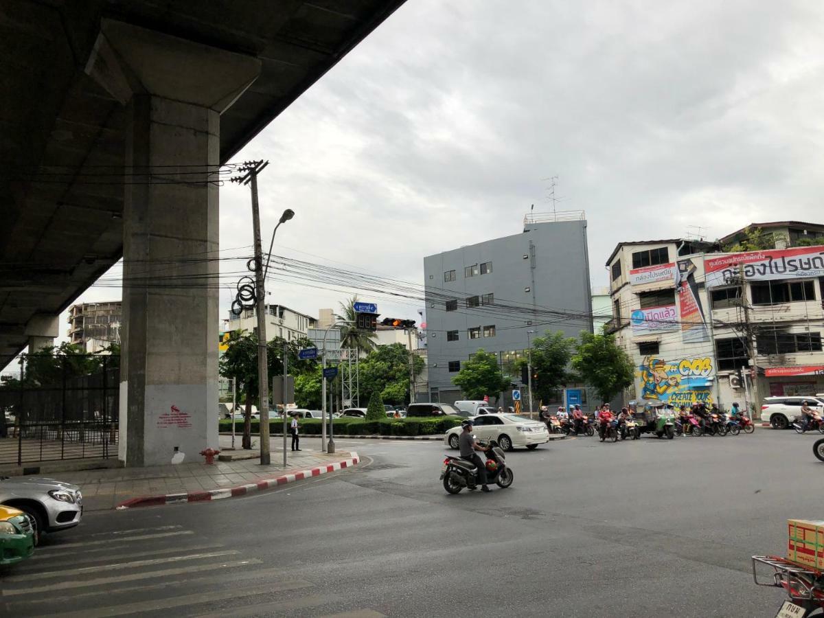 Grey Sheep Hostel Bangkok Exteriör bild