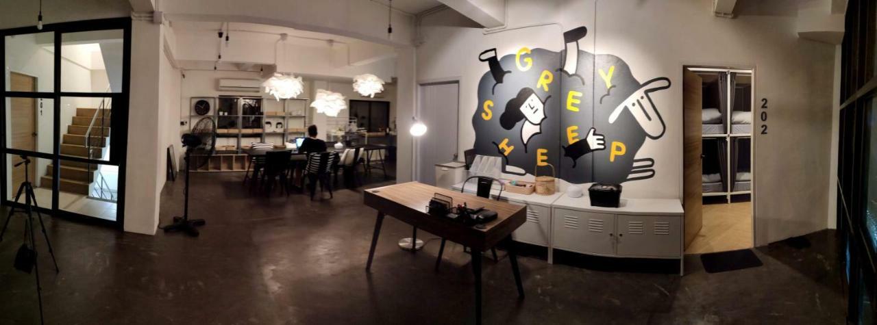 Grey Sheep Hostel Bangkok Exteriör bild